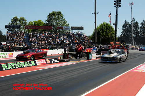 Paul Gladden (near lane) vs Robert Strohm (far lane)